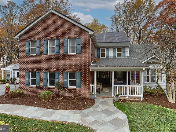 2nd image of 1609 Spring Hill Dr
