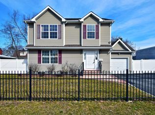 117 Heyward St, Brentwood, NY 11717