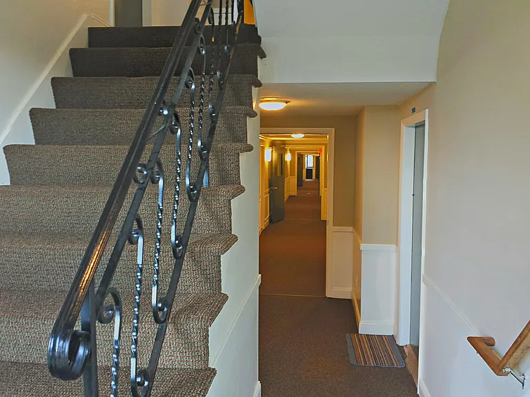 128 Mammoth Rd — Photo 20