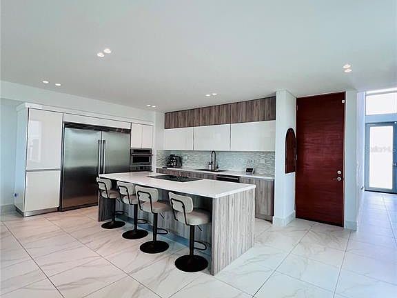 2nd image of 115 Riviera