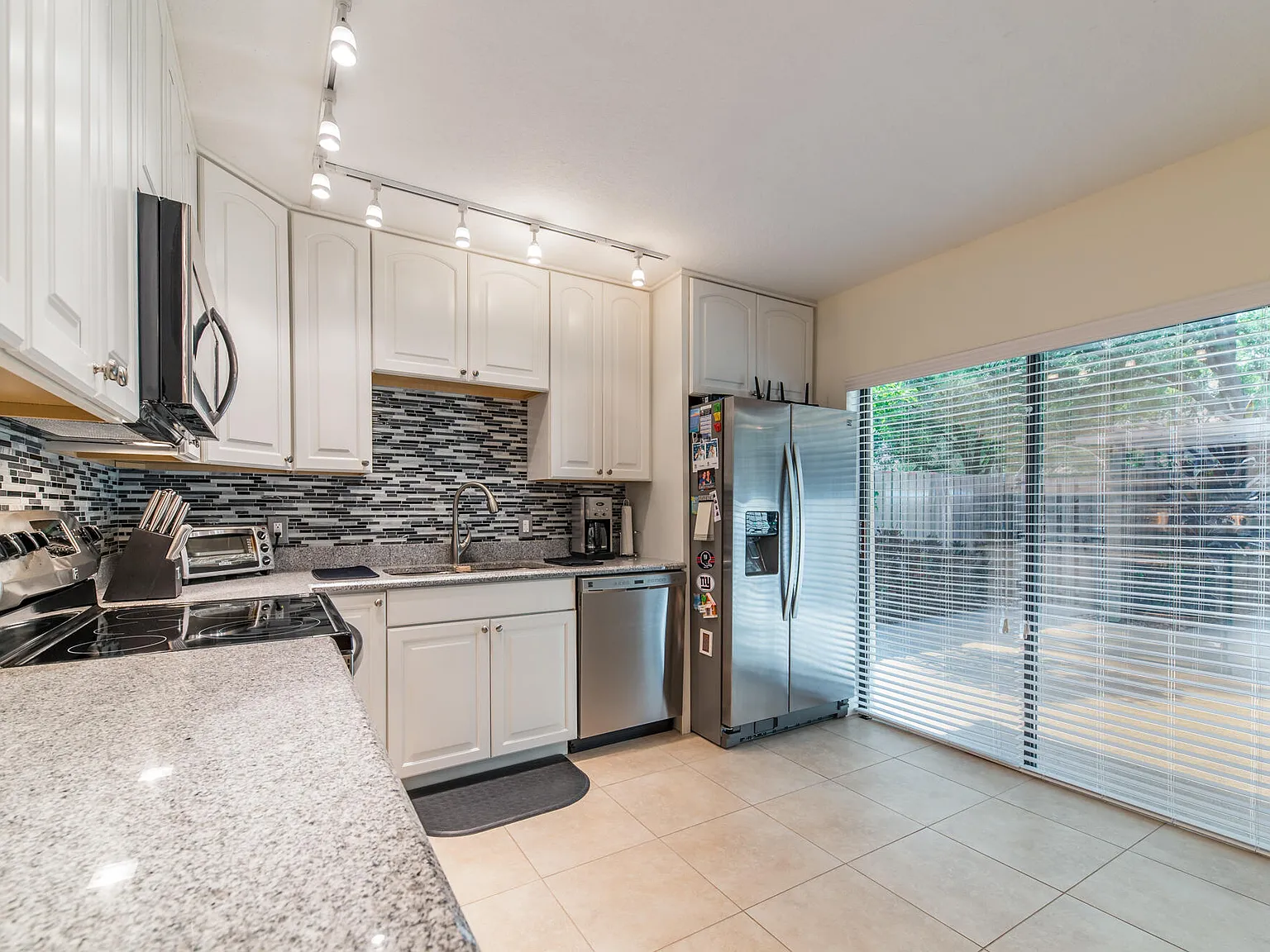 2 bed, 2.5 bath, 1596 sqft, $2,800 — Photo 4