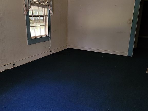 4th image of 734 E Magnolia St