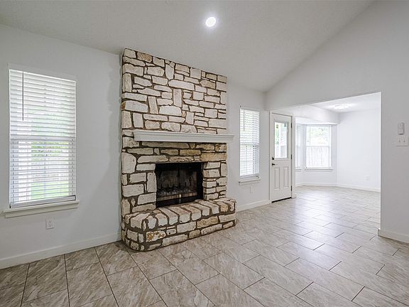 5th image of 16405 Edgemere Dr