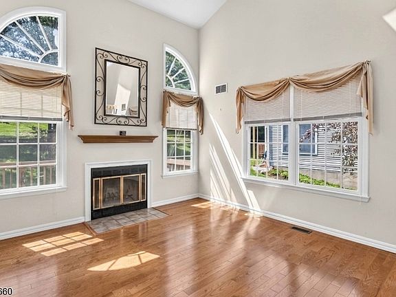 5th image of 44 Ryan Ln