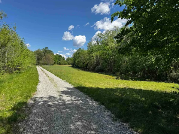 5911 Goerlitz Rd, Boonville, IN 47601