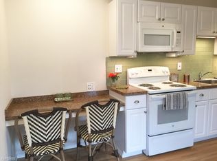 4392 W 202nd St APT 304, Fairview Park, OH 44126