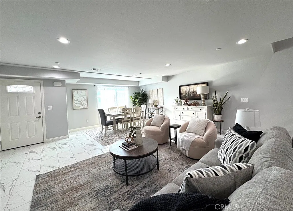 4 bed, 1800 sqft, $3,800 — Photo 2