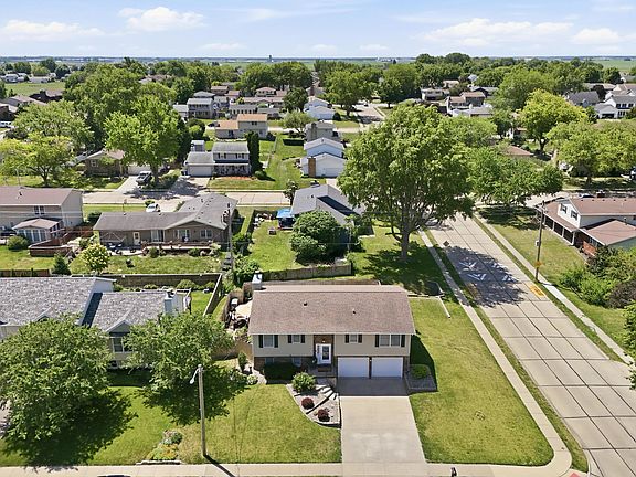 3rd image of 625 W Valley Dr