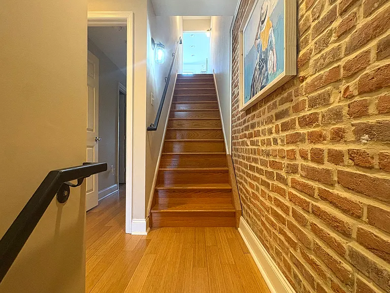 2834 Hudson St — Photo 16