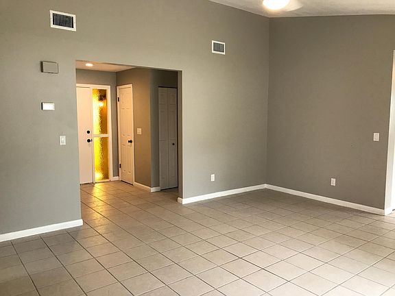 3rd image of 16 Blakeport Ln