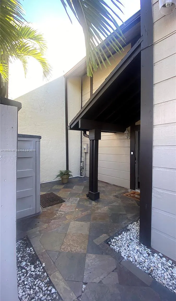 Briar Bay Townhouse Estat — Photo 3
