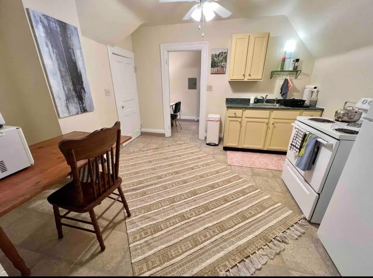 Building Photo - 822 N Euclid Ave #3