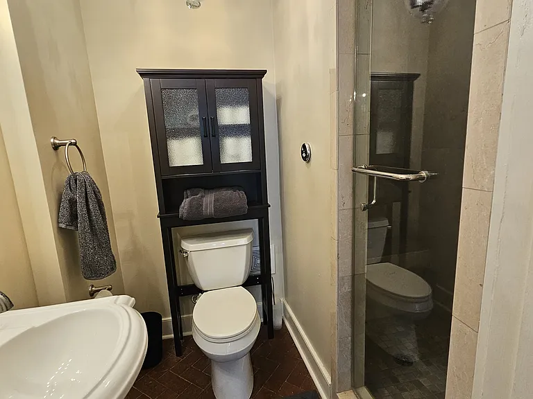 517 Dumaine St #1R — Photo 16