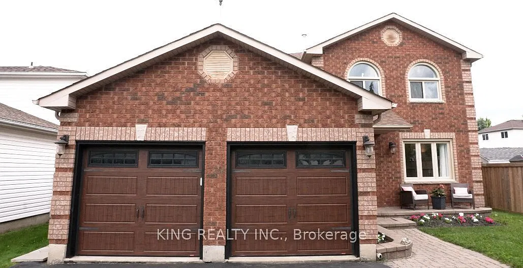 4 bed, $2,800 — Photo 1
