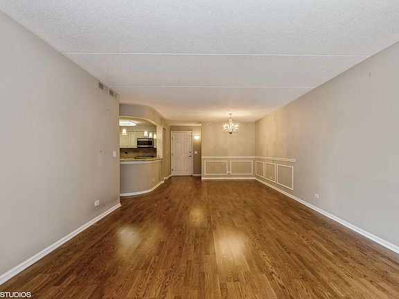 4th image of 3900 W Bryn Mawr Ave APT 209