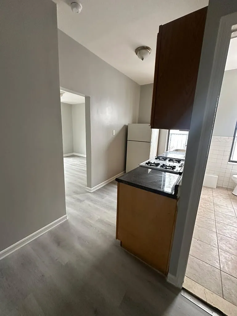 1 bed, 1.0 bath, $2,300 — Photo 4