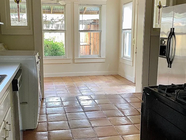 1322 Harvard St — Photo 10