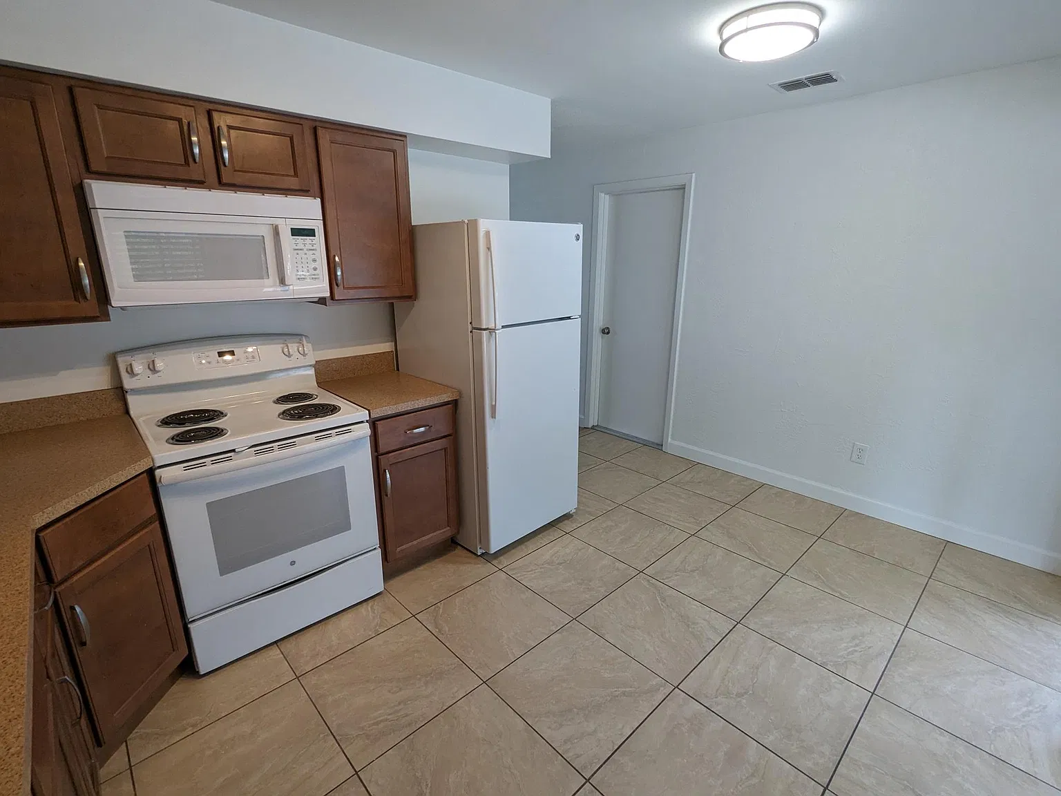 301 Diamond St — Photo 4