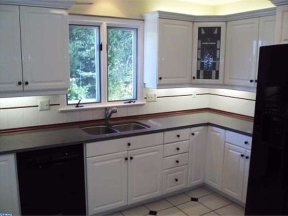 4th image of 29 Continental Ln
