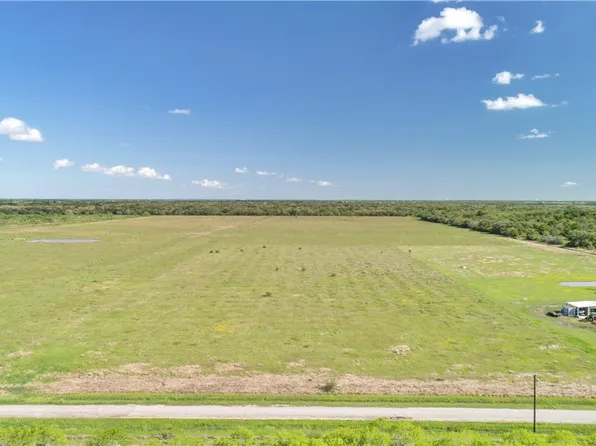 1127 County Road 124, Edna, TX 77957