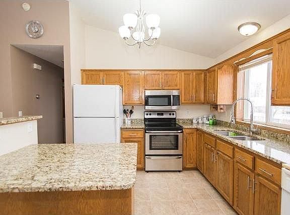 3rd image of 1911 Cypress Cir