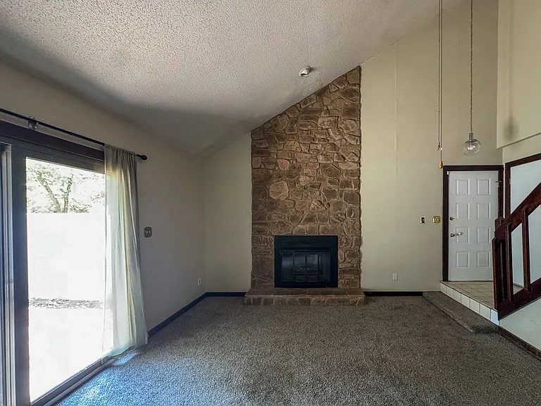 3832 Sarasota Dr — Photo 4