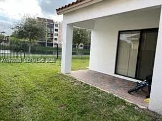 10020 NW 10th St Photo 1