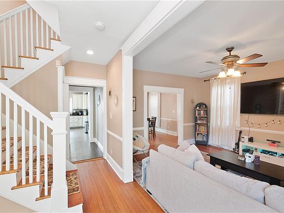 3rd image of 1601 Ashland Ave