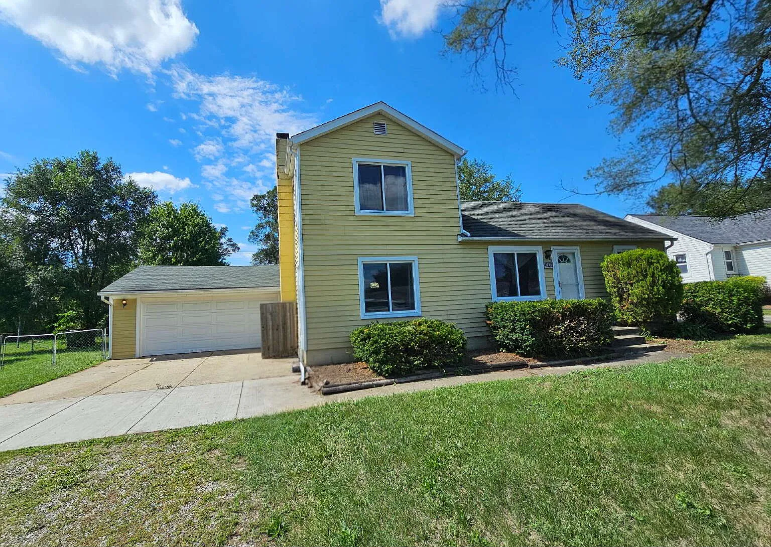 3 bed, 1.0 bath, 1208 sqft, $2,095 — Photo 1