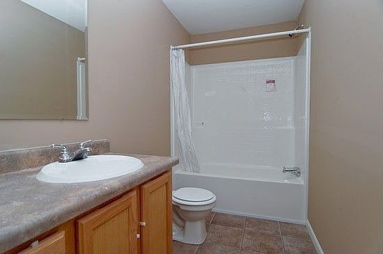 Hall Bathroom low res