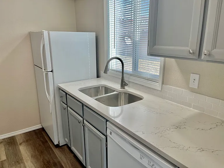 225 E Westview Ave — Photo 5