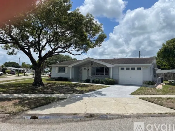 5252 Mosaic Dr, Holiday, FL 34690