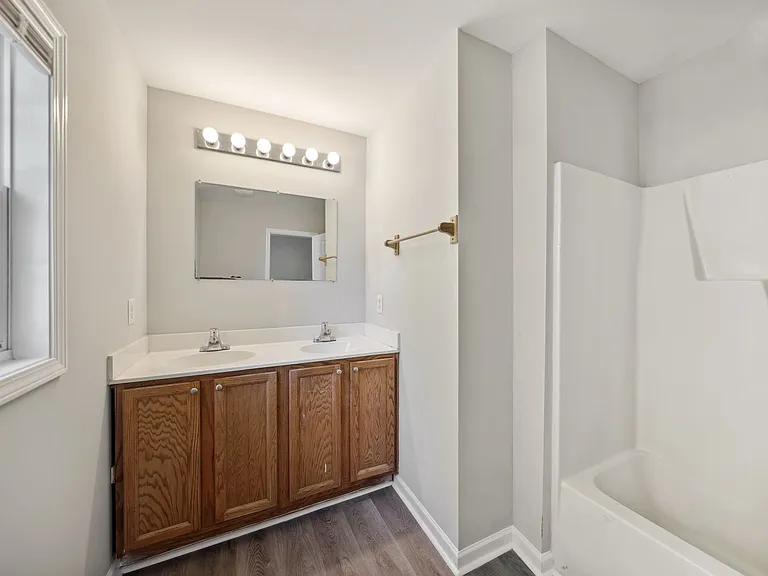 1140 Drew St — Photo 11