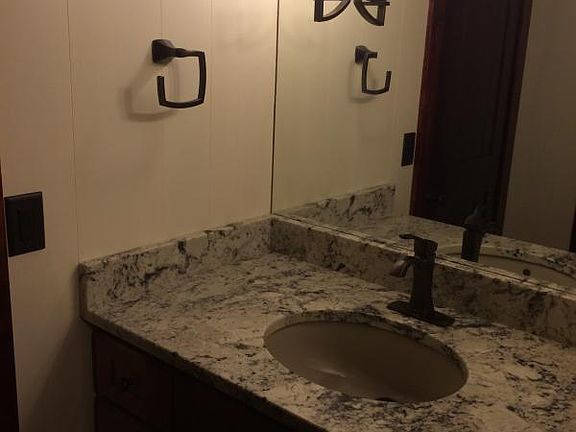 Custom Vanity, Granit top