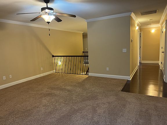 5th image of 436 Sydney Dr N