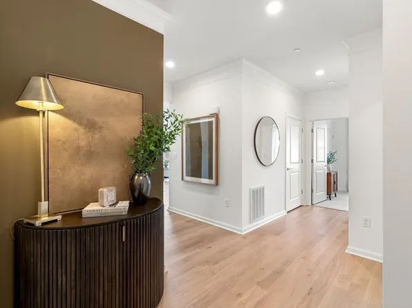 4 Stratton Dr #304, Woburn, MA 01801