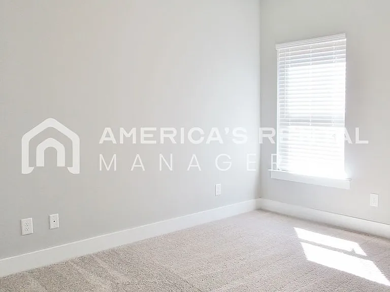 5596 Park Side Rd — Photo 9