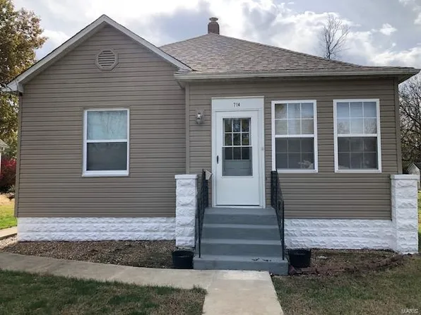 714 E Montgomery St, Staunton, IL 62088