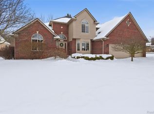 46448 Leanna Dr, Macomb, MI 48044