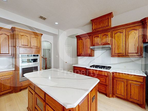 4th image of 1020 Thorncliff Trl