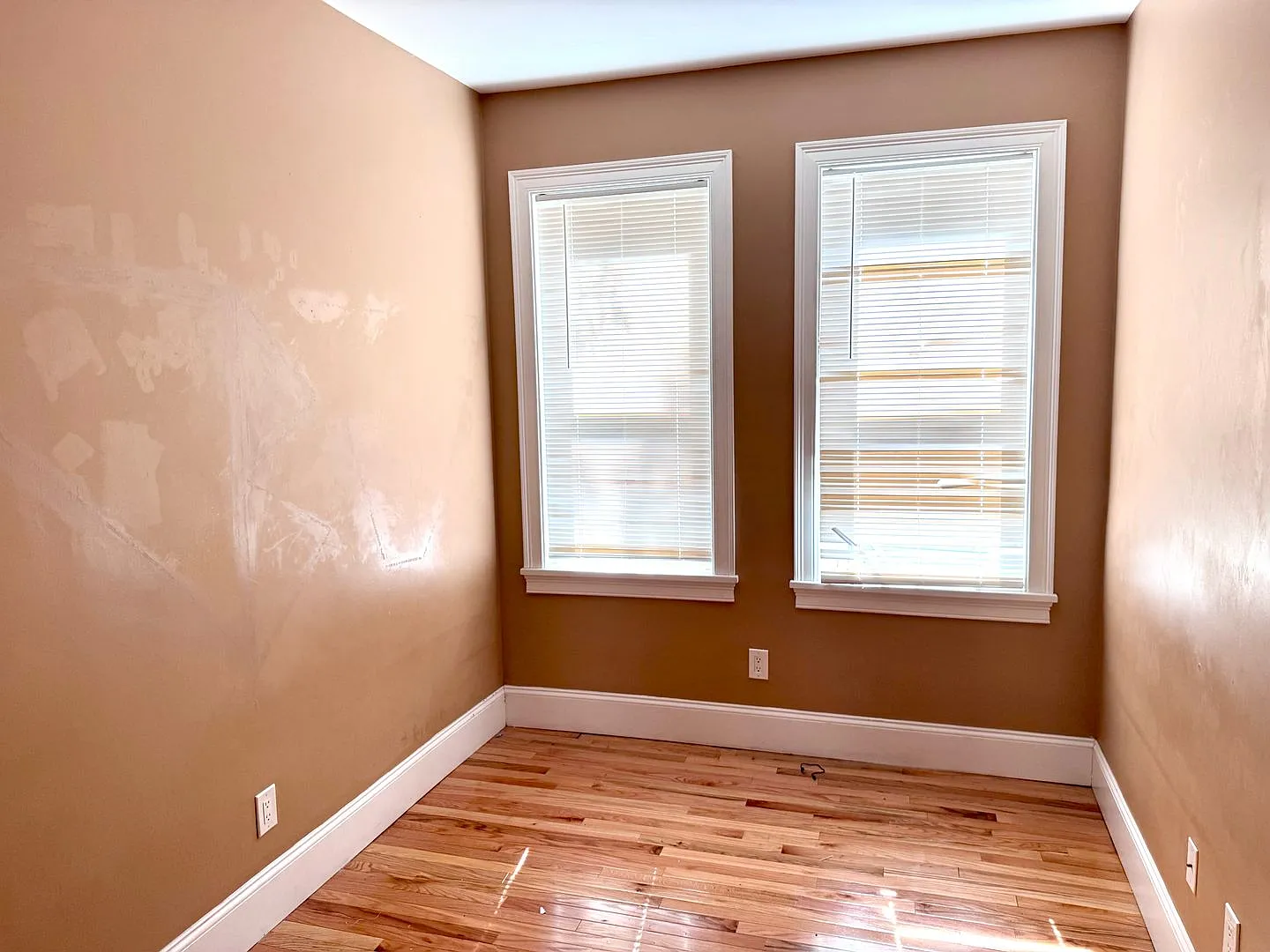 Wow! Modern 4 Bed/2 Bath In Brighton - Central Air, Laundry In-Unit — Photo 4