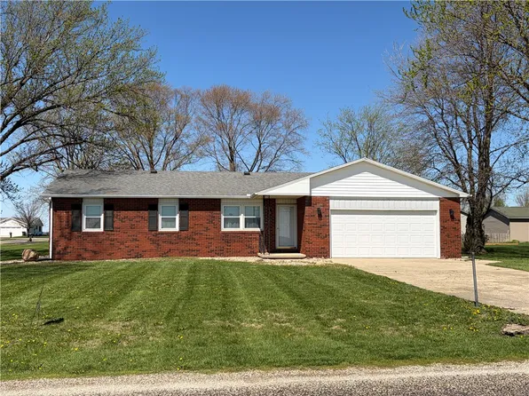 10 Roley Ests, Sullivan, IL 61951