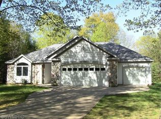 10070 Lakeshore Dr, West Olive, MI 49460