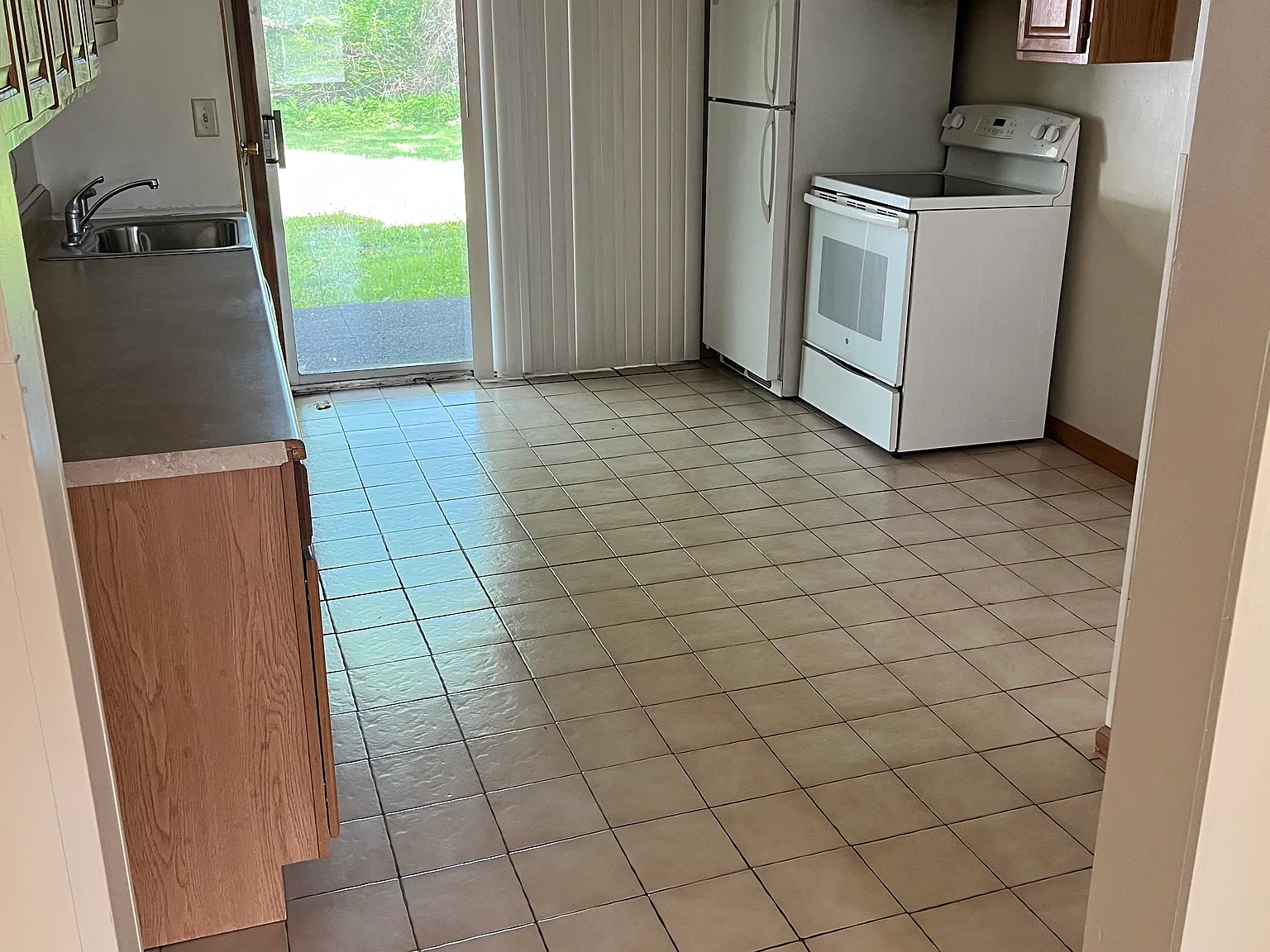 2 bed, 900 sqft, $1,600 — Photo 2