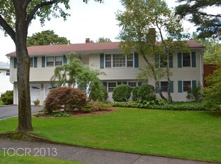 458 Evergreen Pl, Paramus, NJ 07652