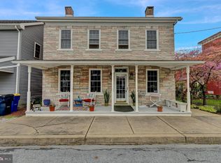 82 Main St, Womelsdorf, PA
