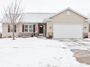 6407 Fox Run Dr SW, Cedar Rapids, IA 52404