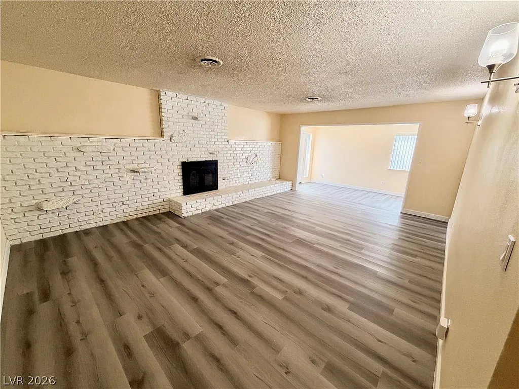4 bed, 2158 sqft, $2,595 — Photo 3