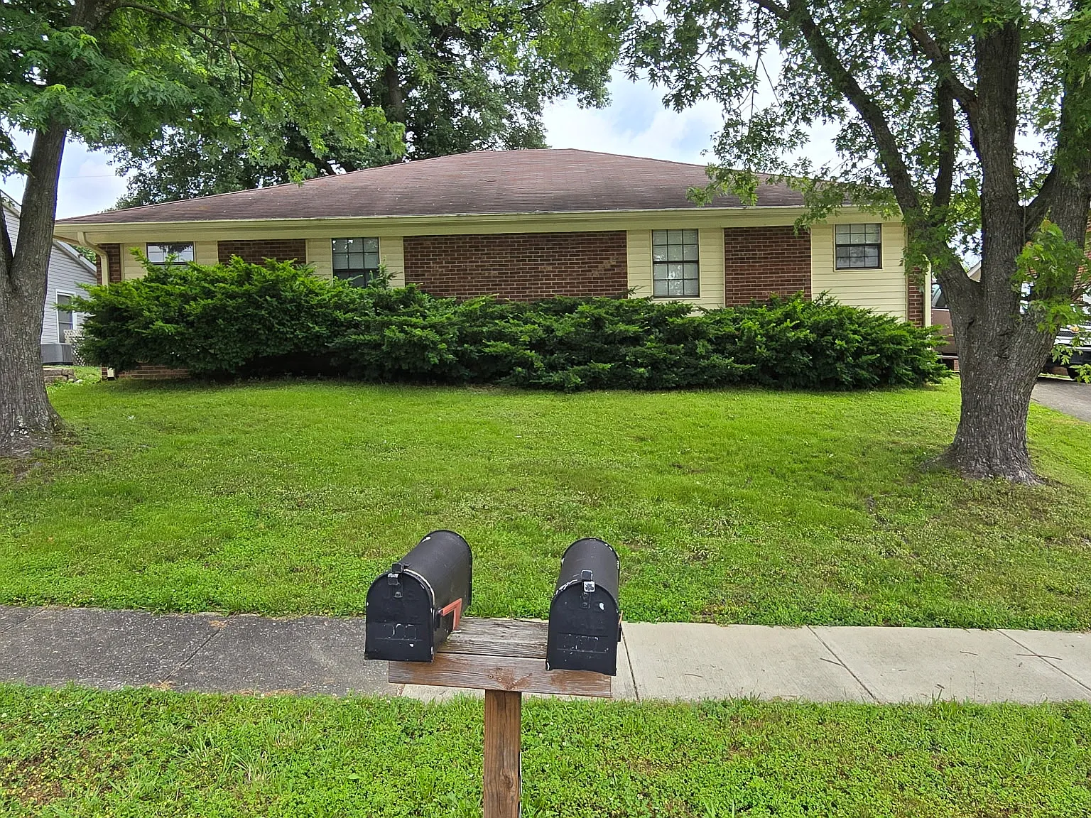 2 bed, 1.5 bath, 1000 sqft, $1,300 — Photo 1