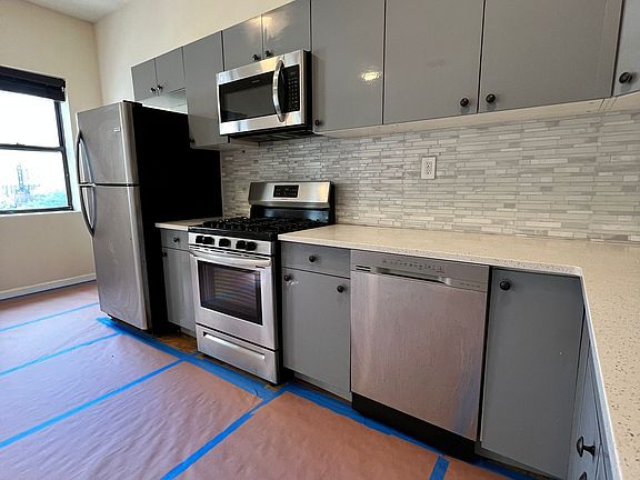 3rd image of 182 Lexington Ave APT 2